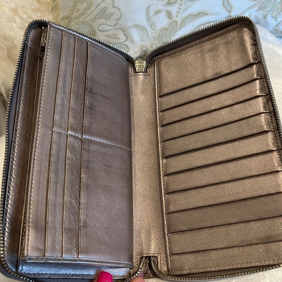 Metallic lavender Gucci large full zip wallet. - Picture 3 of 14